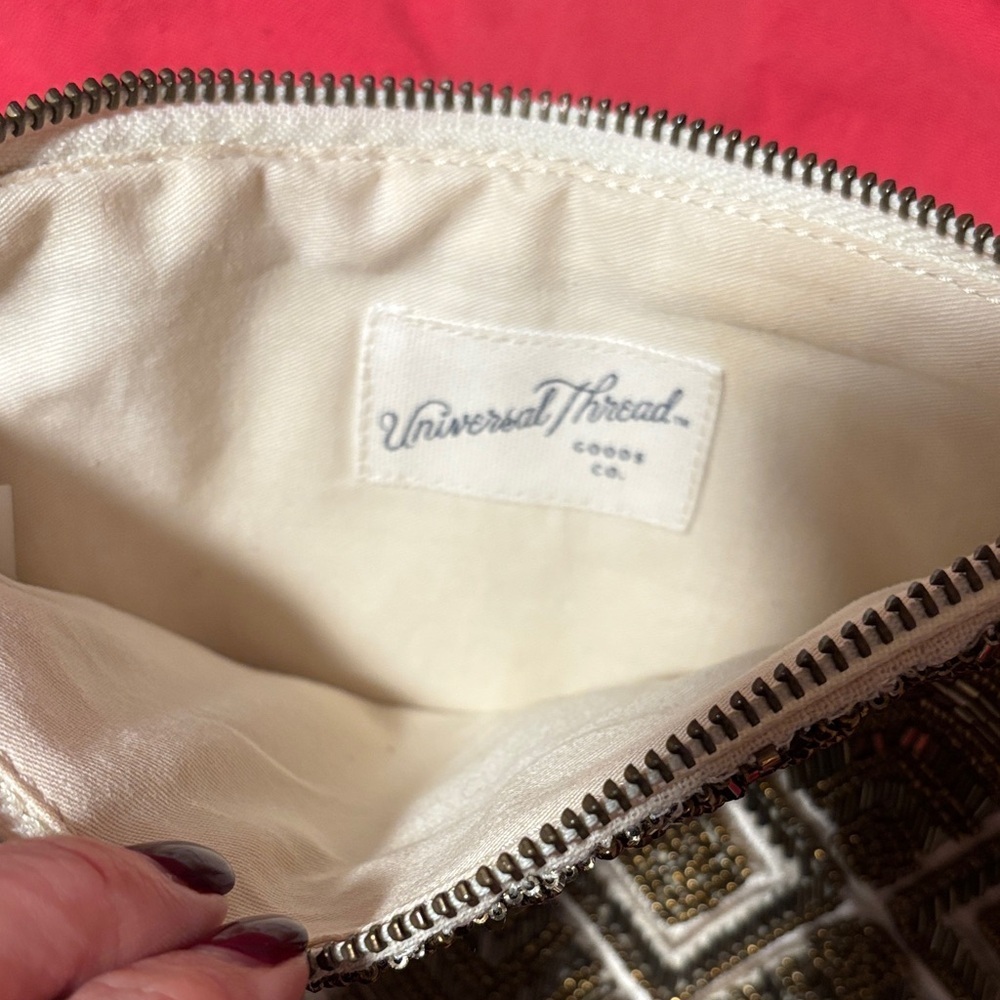 Universal Thread Beaded Clutch with Tassel - Picture 2 of 4